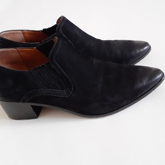 Frye pointed toe black leather ankle booties - Picture 3 of 8